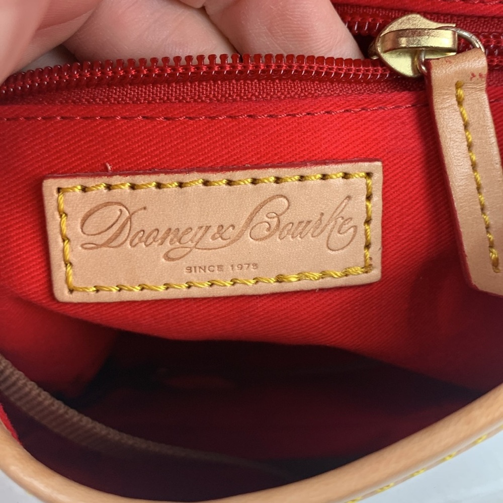 Dooney & Bourke Creme Patent Leather Flap Pleated Crossbody bag Red Lined - Picture 8 of 16